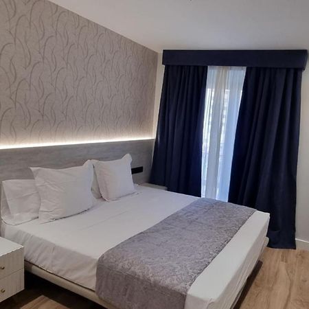 Ch La Petite Maison - Boutique - Мадрид Екстериор снимка