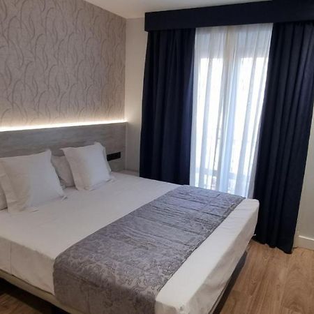 Ch La Petite Maison - Boutique - Мадрид Екстериор снимка