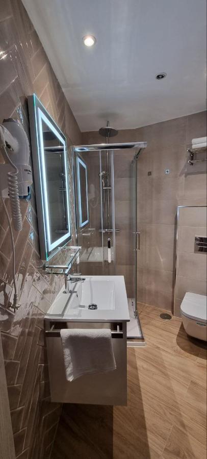 Ch La Petite Maison - Boutique - Мадрид Екстериор снимка